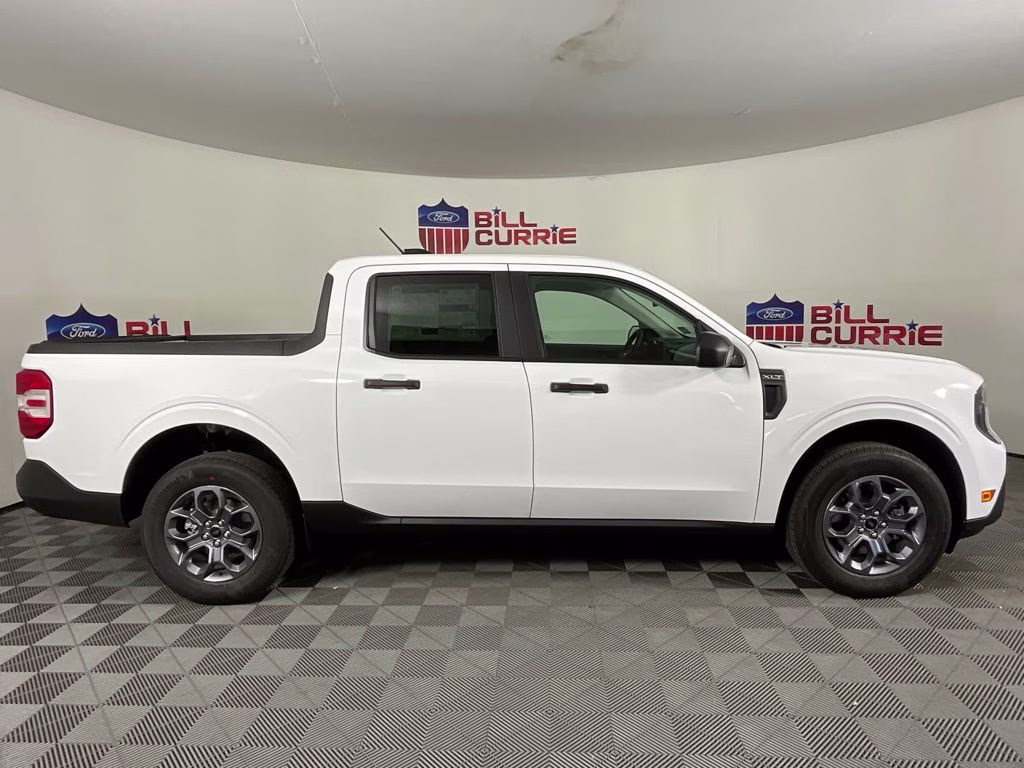2026 Oxford White Ford Maverick XLT FWD Truck