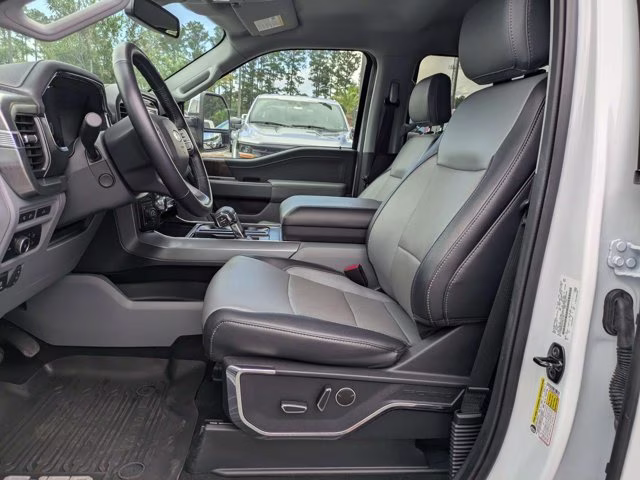 2023 Oxford White Ford F-150 LARIAT 4X4 Truck