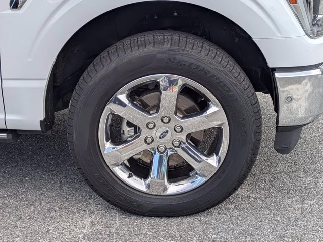 2023 Oxford White Ford F-150 LARIAT 4X4 Truck