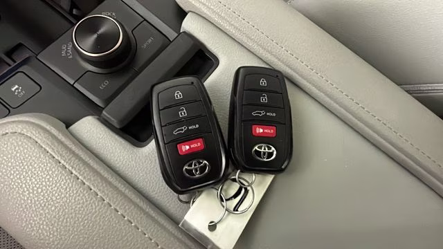 2025 White Toyota Grand Highlander Hybrid MAX Platinum AWD SUV