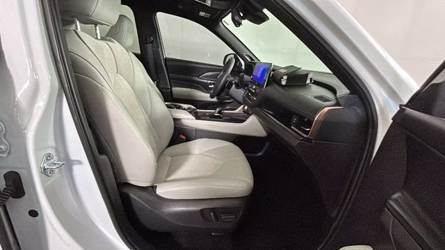 2025 White Toyota Grand Highlander Hybrid MAX Platinum AWD SUV