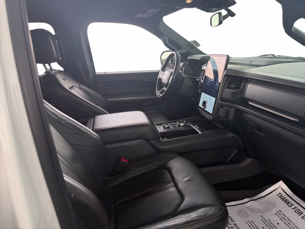 2023 White Metallic Ford Expedition Platinum 4X4 SUV