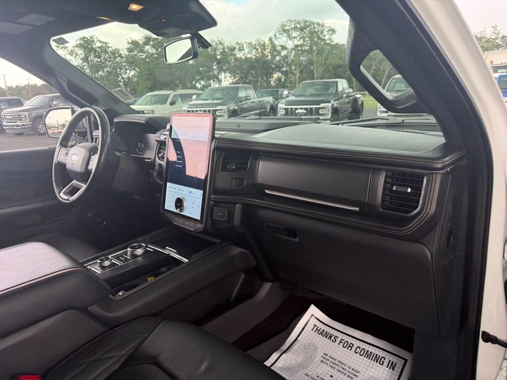 2023 White Metallic Ford Expedition Platinum 4X4 SUV