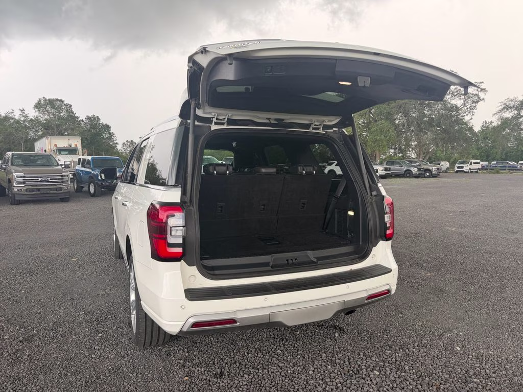 2023 White Metallic Ford Expedition Platinum 4X4 SUV
