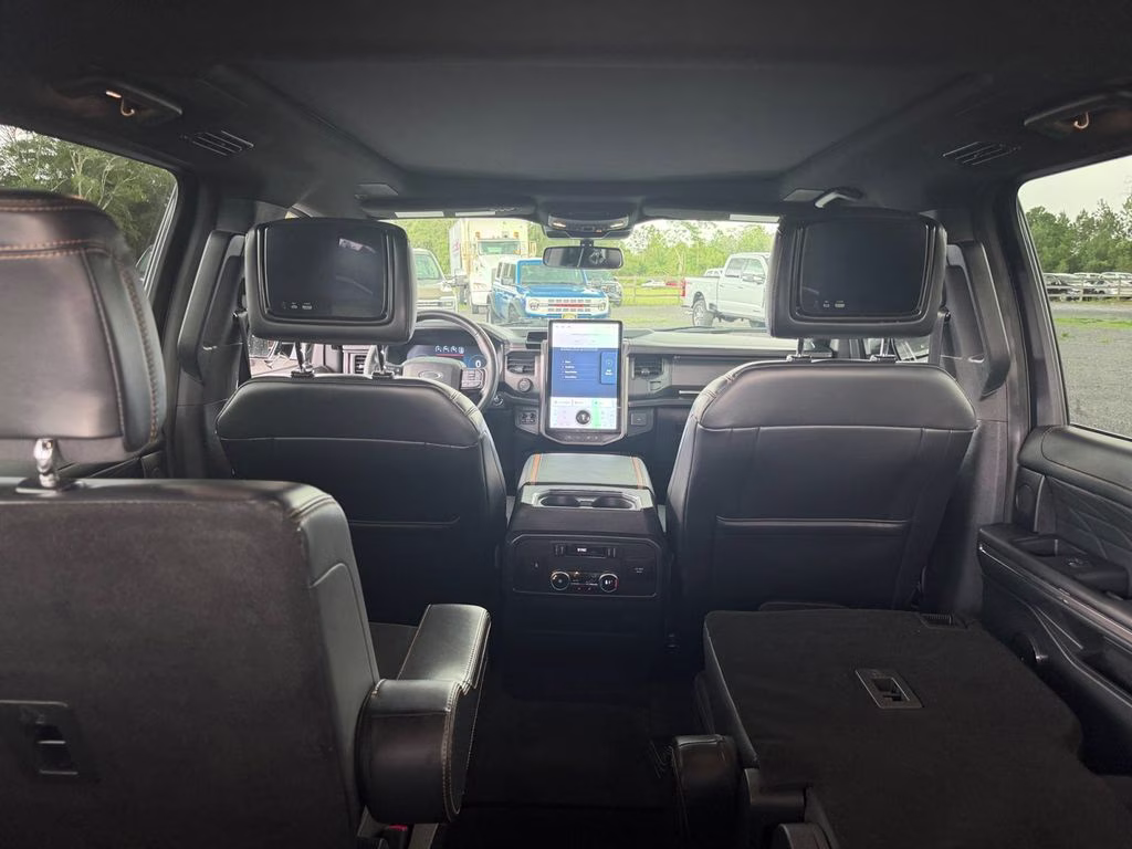 2023 White Metallic Ford Expedition Platinum 4X4 SUV