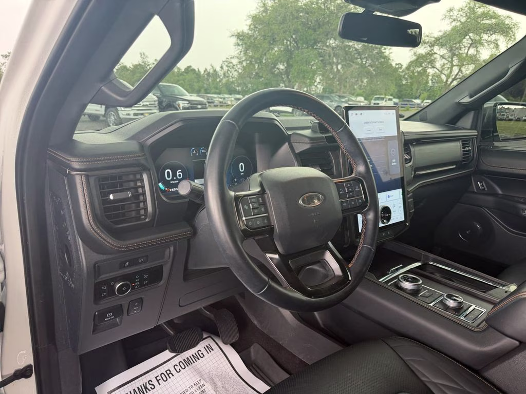 2023 White Metallic Ford Expedition Platinum 4X4 SUV