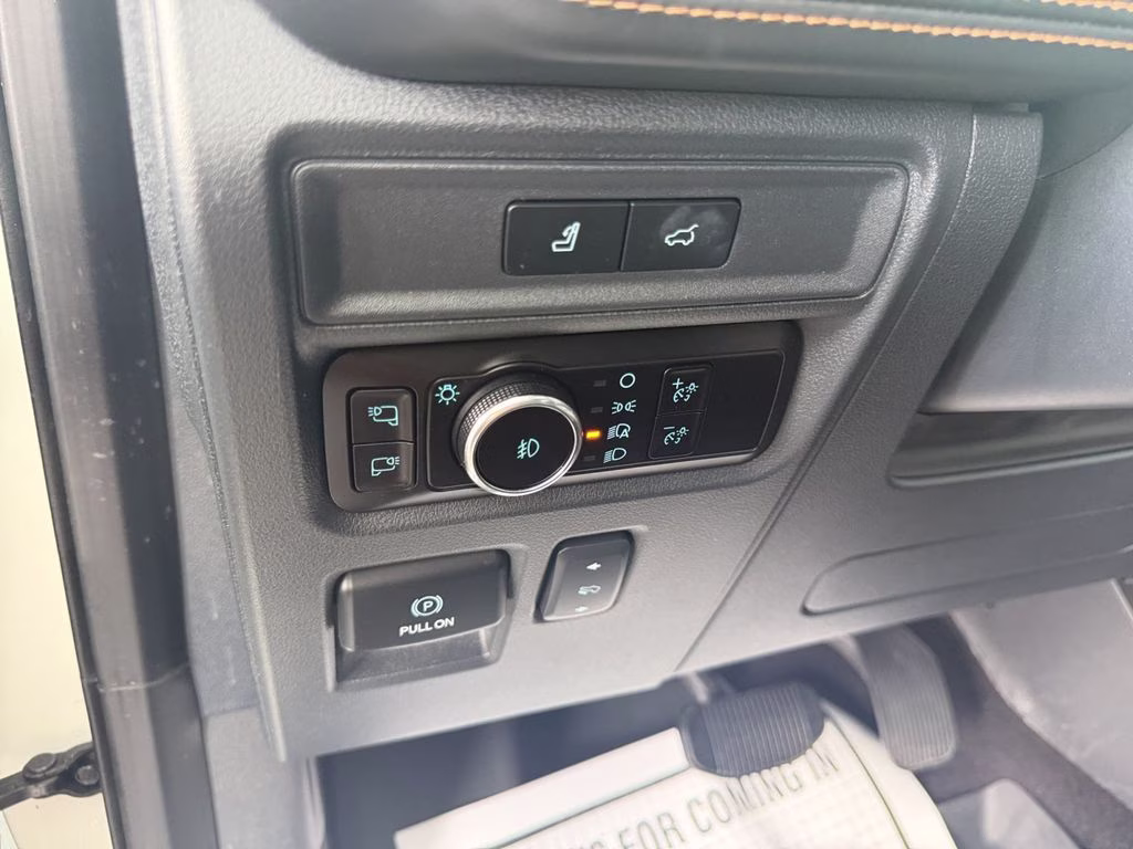 2023 White Metallic Ford Expedition Platinum 4X4 SUV