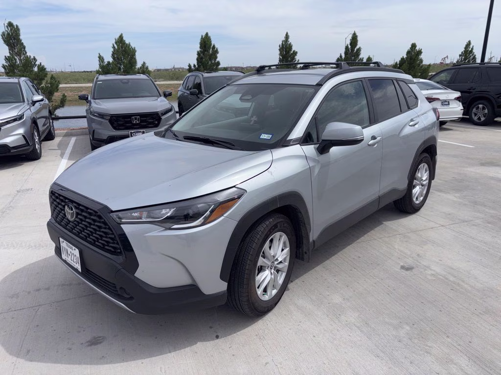 2024 Toyota Corolla Cross LE FWD's photo