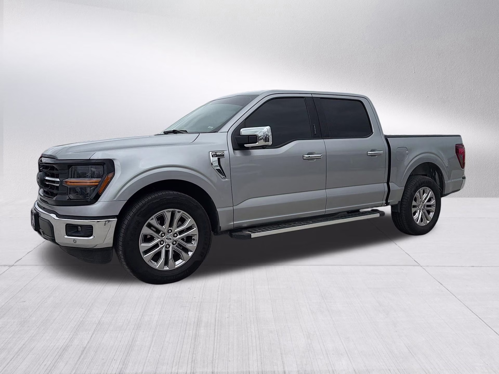 2024 Iconic Silver Metallic Ford F-150 XLT RWD Truck
