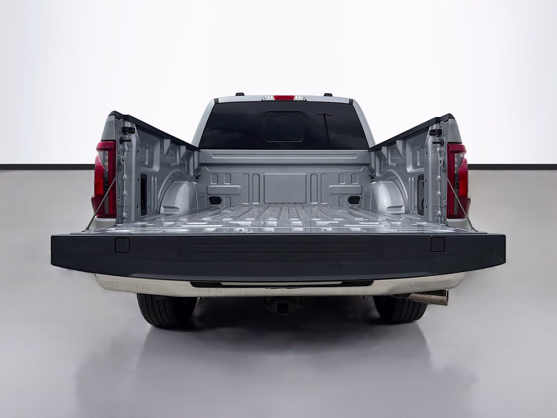 2024 Iconic Silver Metallic Ford F-150 XLT RWD Truck