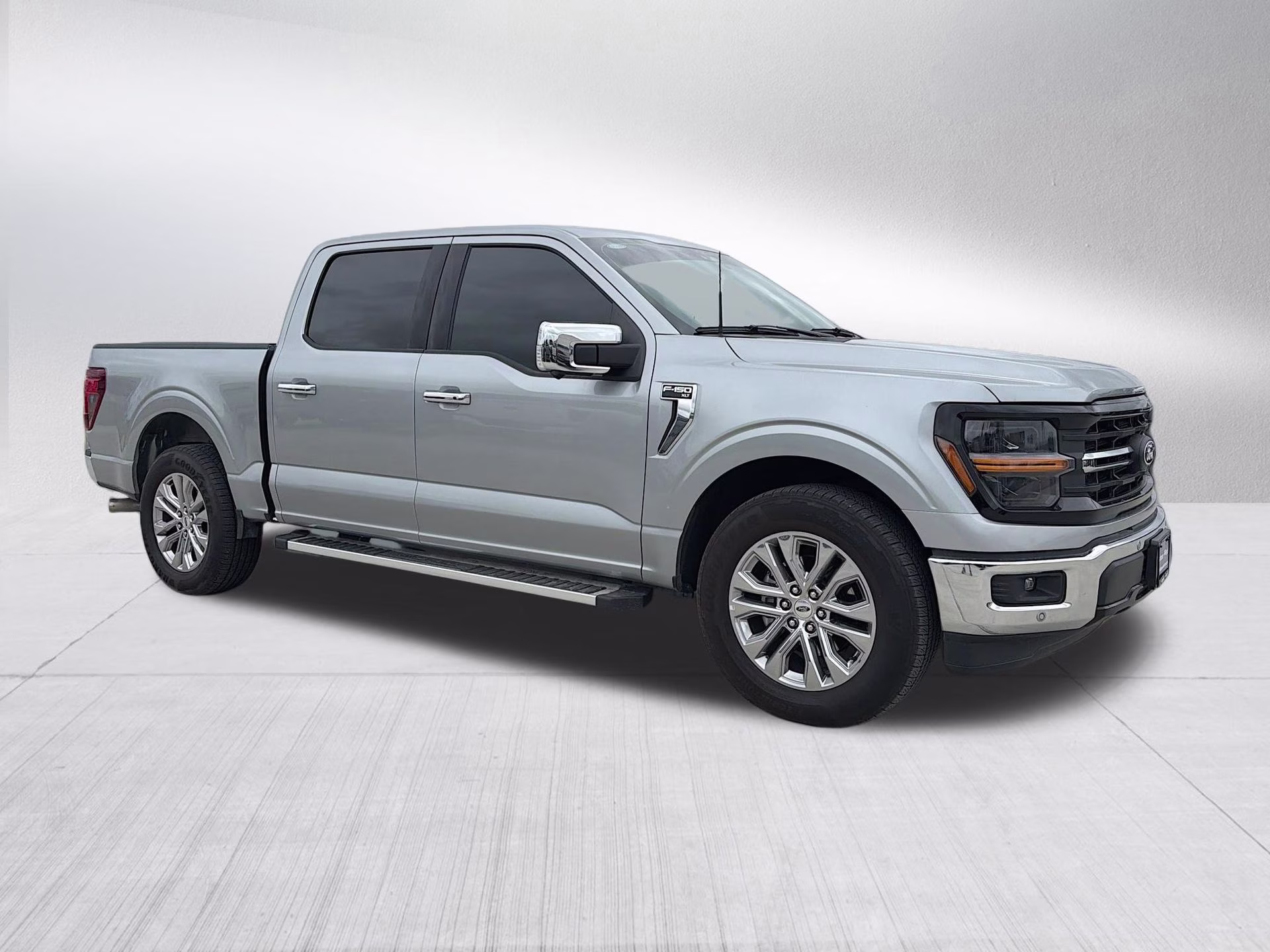 2024 Iconic Silver Metallic Ford F-150 XLT RWD Truck