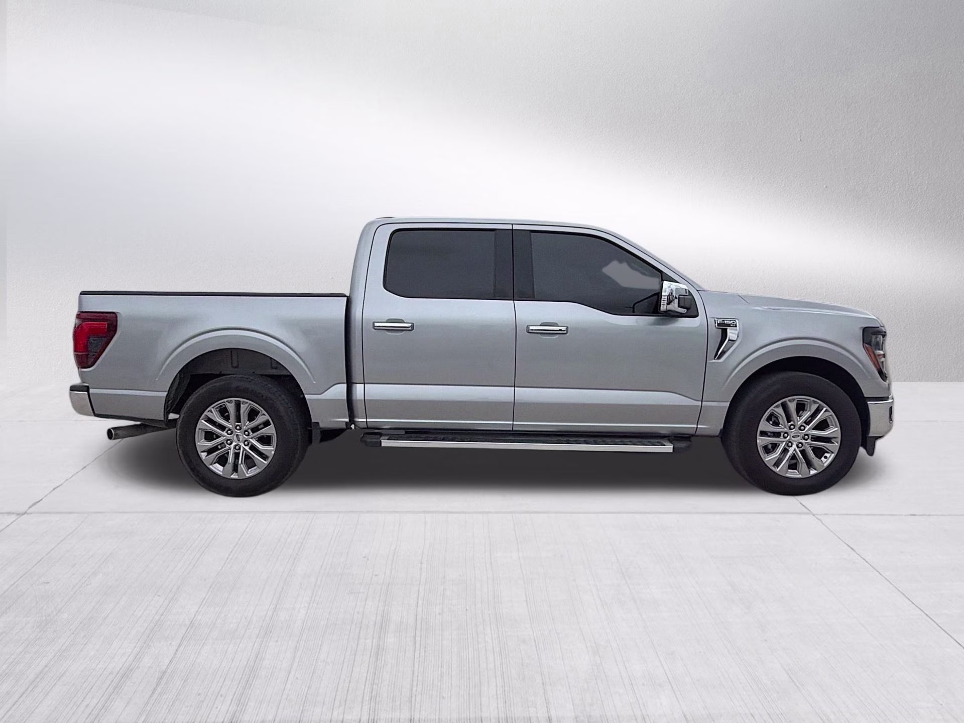 2024 Iconic Silver Metallic Ford F-150 XLT RWD Truck