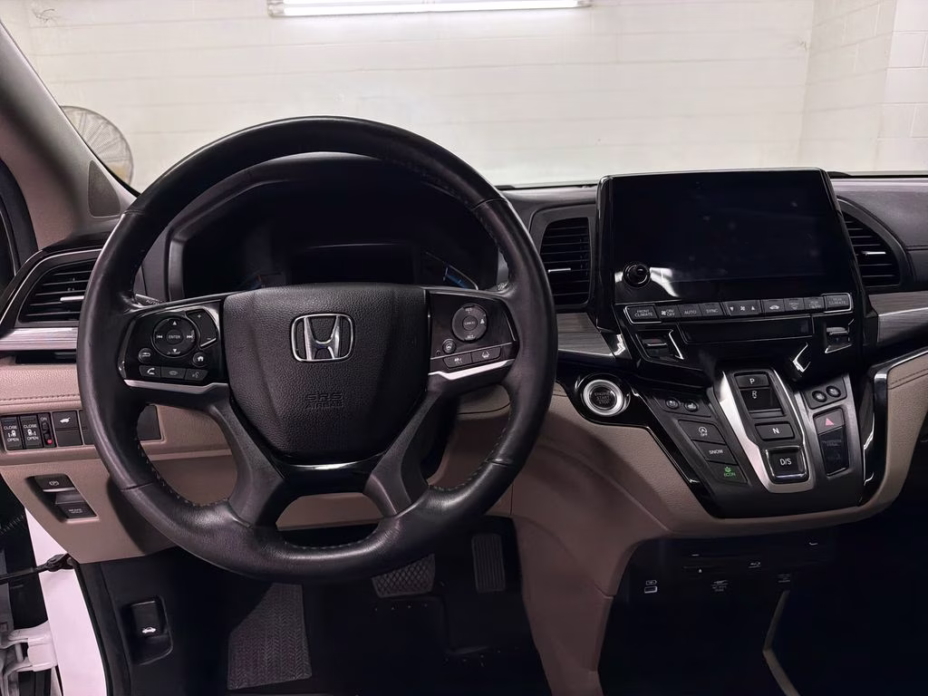 2024 Platinum White Pearl Honda Odyssey Elite FWD Van