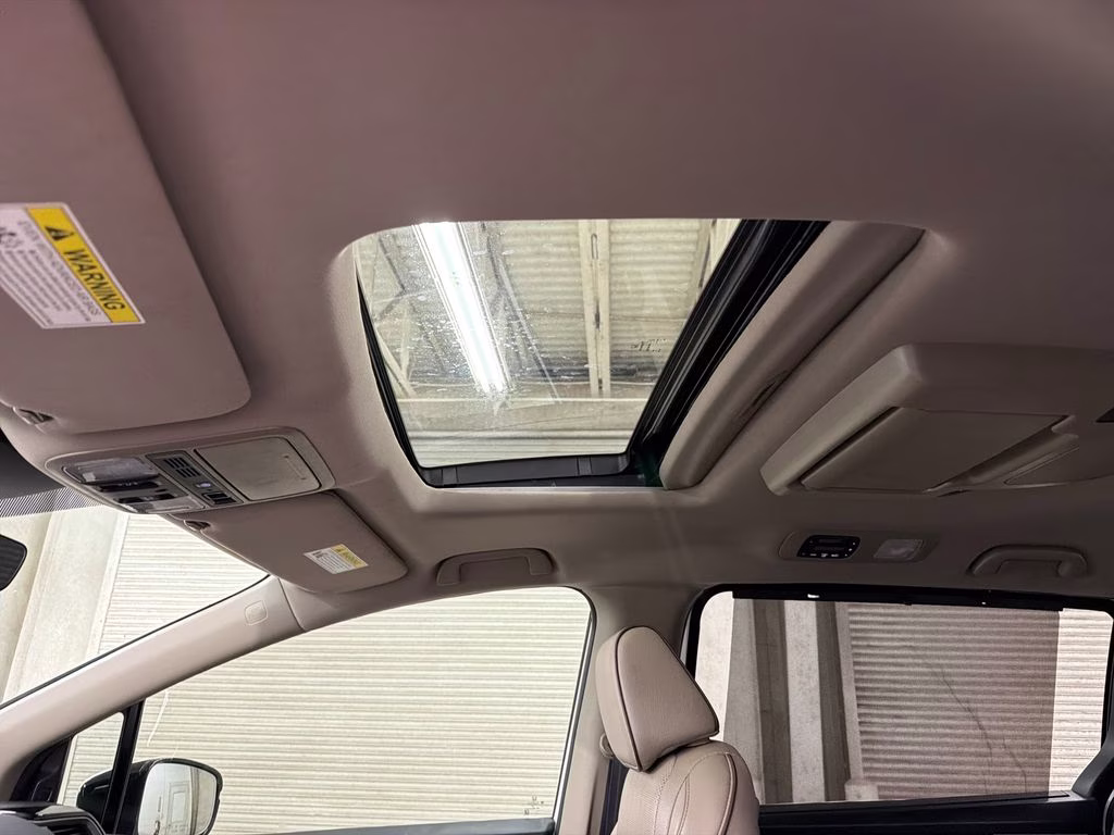 2024 Platinum White Pearl Honda Odyssey Elite FWD Van