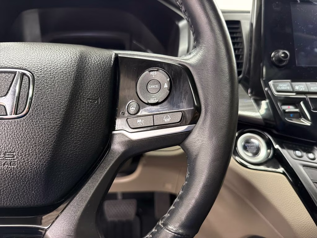 2024 Platinum White Pearl Honda Odyssey Elite FWD Van