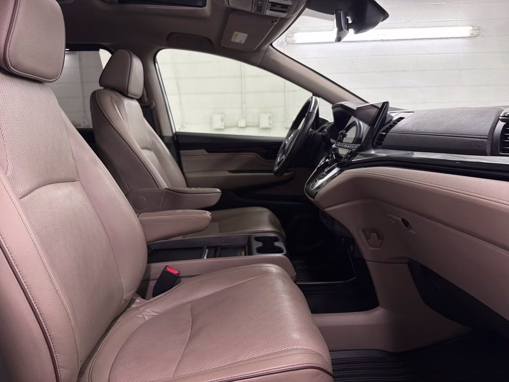 2024 Platinum White Pearl Honda Odyssey Elite FWD Van