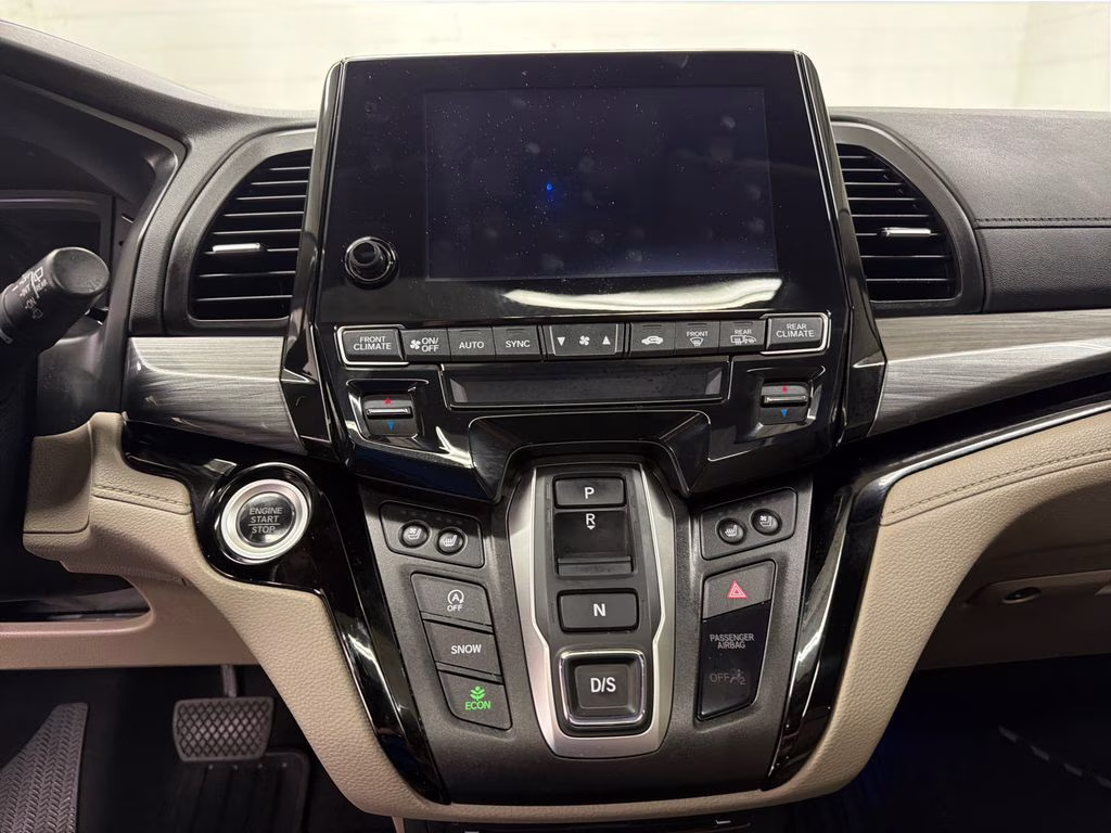 2024 Platinum White Pearl Honda Odyssey Elite FWD Van