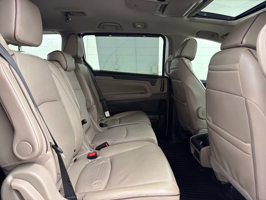 2024 Platinum White Pearl Honda Odyssey Elite FWD Van