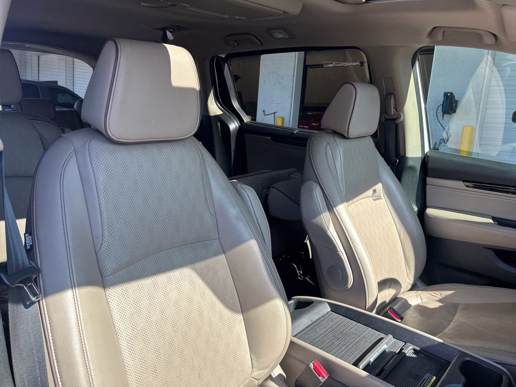 2024 Platinum White Pearl Honda Odyssey Elite FWD Van