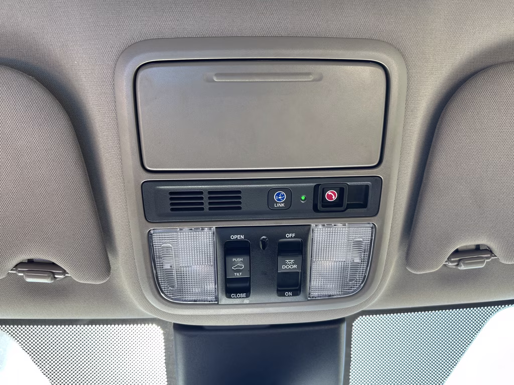 2024 Platinum White Pearl Honda Odyssey Elite FWD Van