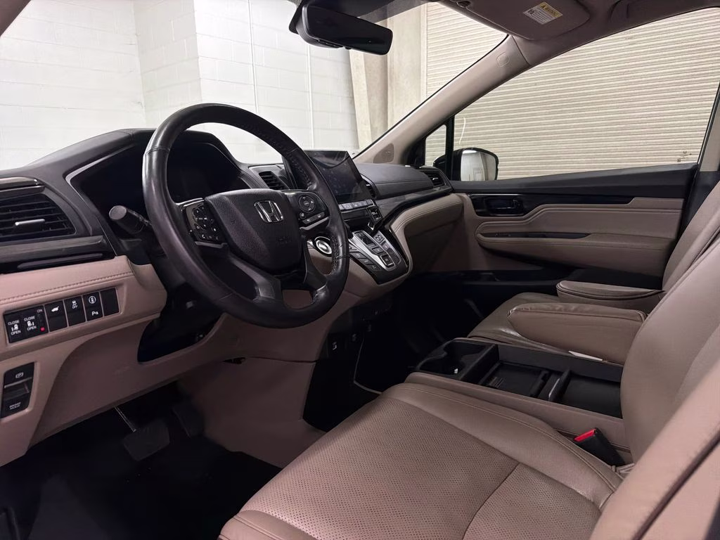 2024 Platinum White Pearl Honda Odyssey Elite FWD Van