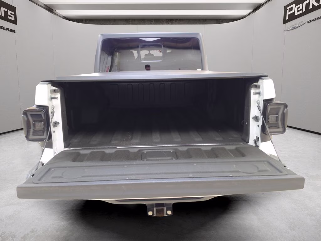 2022 Bright White Clearcoat Jeep Gladiator Mojave 4X4 Truck