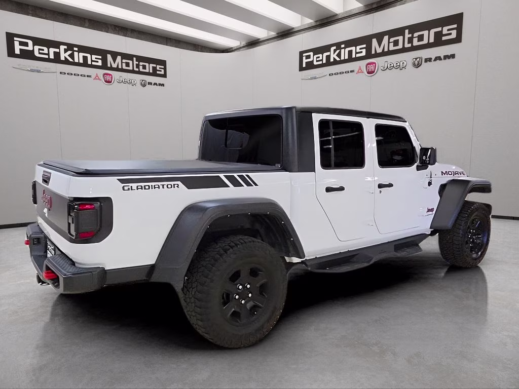 2022 Bright White Clearcoat Jeep Gladiator Mojave 4X4 Truck