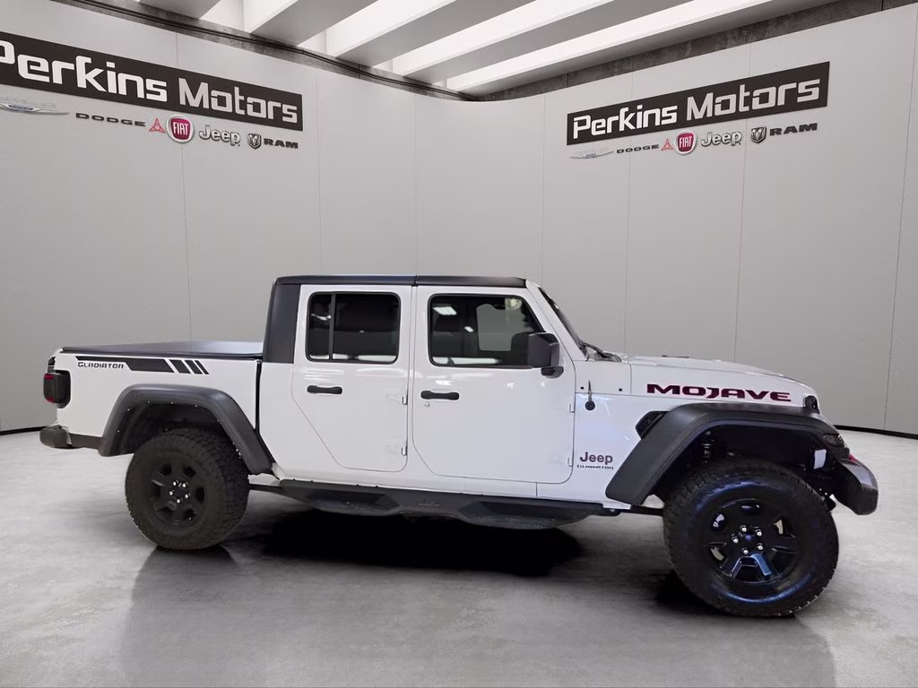 2022 Bright White Clearcoat Jeep Gladiator Mojave 4X4 Truck