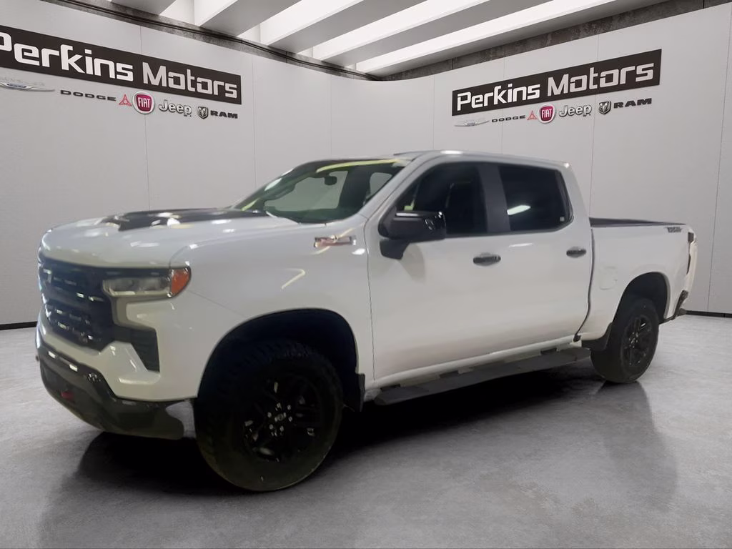 2024 Summit White Chevrolet Silverado 1500 LT Trail Boss 4X4 Truck