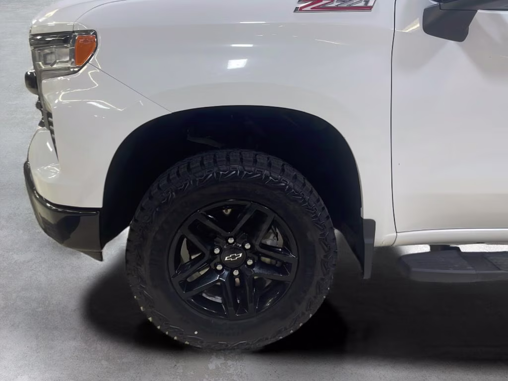 2024 Summit White Chevrolet Silverado 1500 LT Trail Boss 4X4 Truck