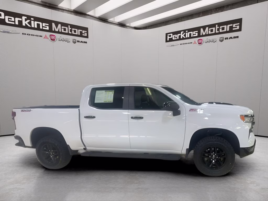 2024 Summit White Chevrolet Silverado 1500 LT Trail Boss 4X4 Truck