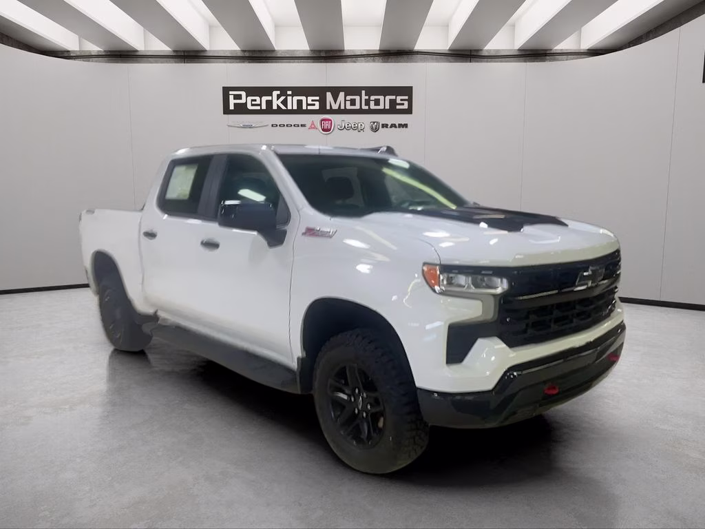 2024 Summit White Chevrolet Silverado 1500 LT Trail Boss 4X4 Truck