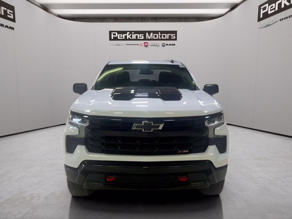 2024 Summit White Chevrolet Silverado 1500 LT Trail Boss 4X4 Truck