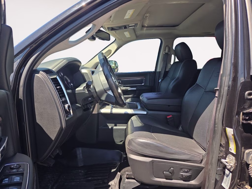 2017 Brilliant Black Crystal Pearlcoat Ram 2500 Laramie 4X4 Truck