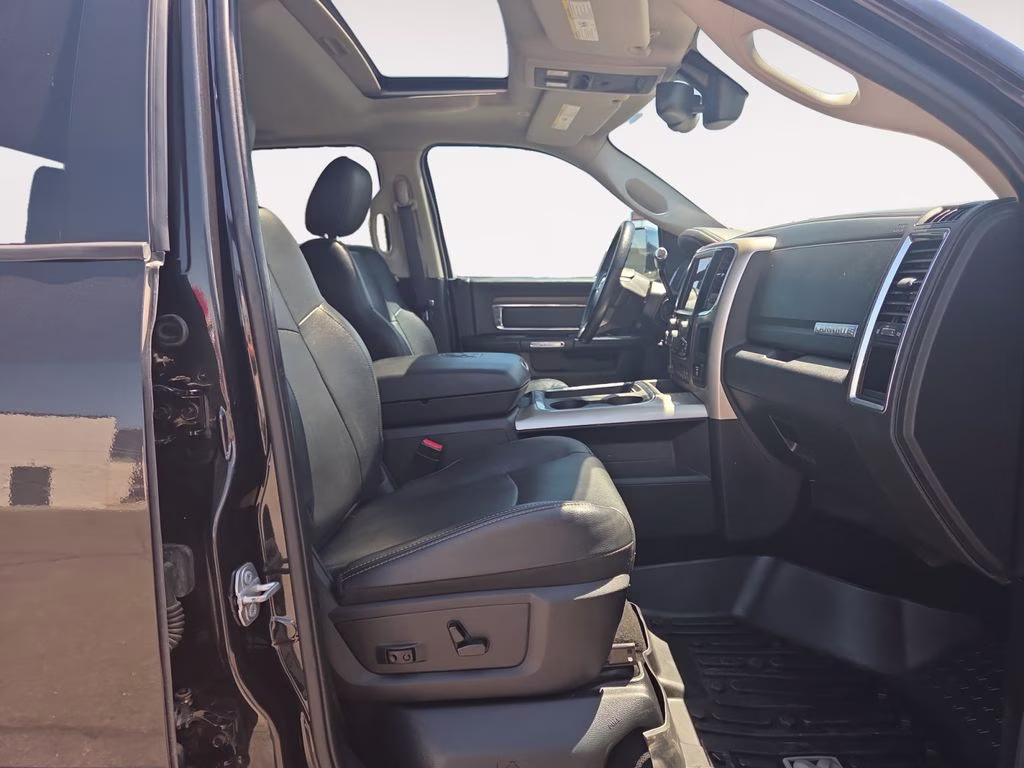 2017 Brilliant Black Crystal Pearlcoat Ram 2500 Laramie 4X4 Truck