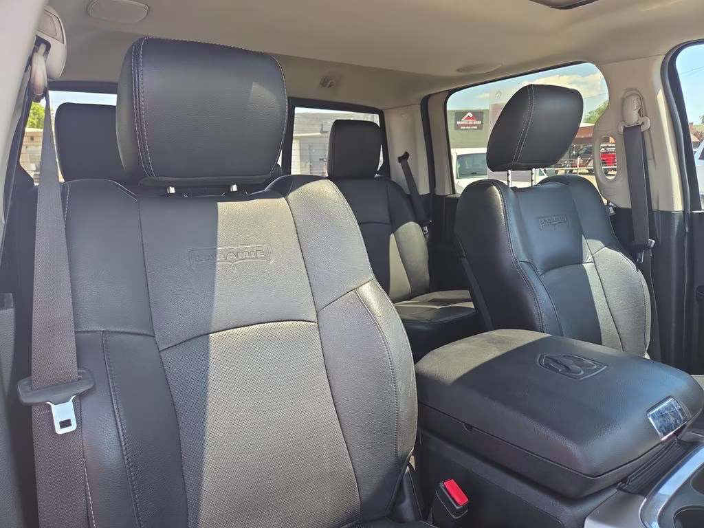 2017 Brilliant Black Crystal Pearlcoat Ram 2500 Laramie 4X4 Truck