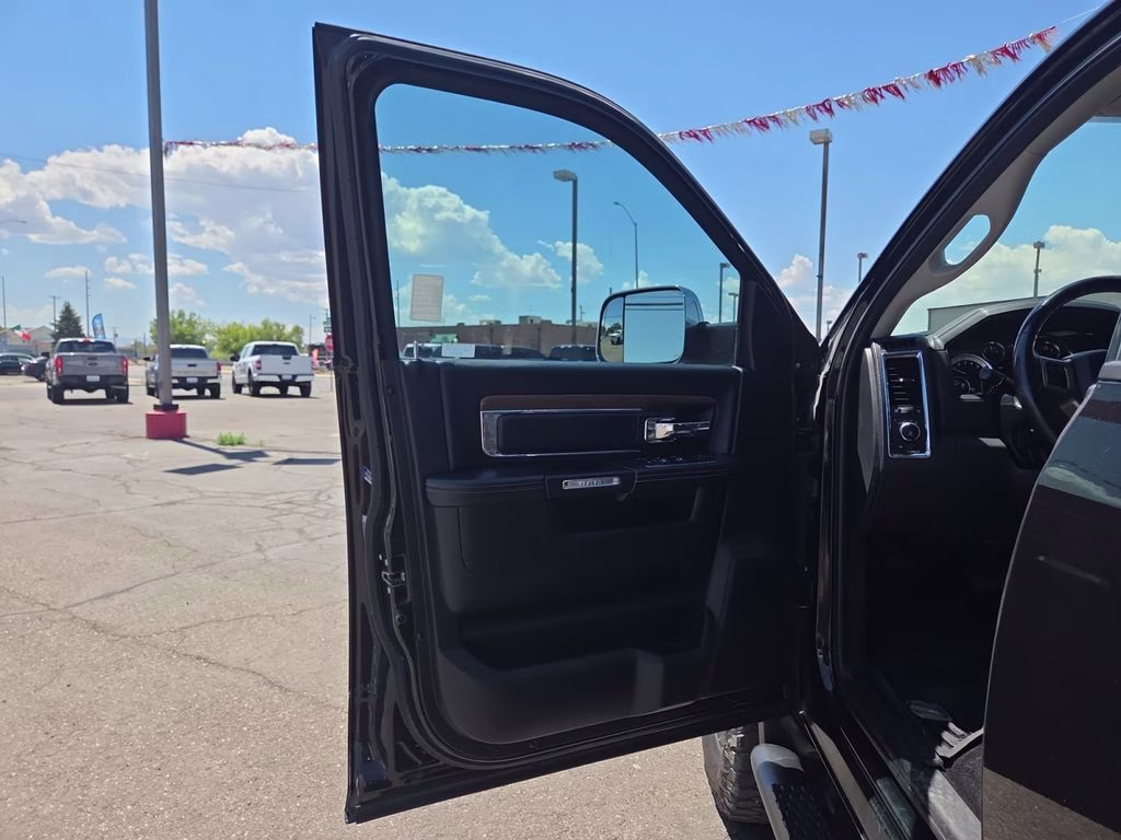 2017 Brilliant Black Crystal Pearlcoat Ram 2500 Laramie 4X4 Truck
