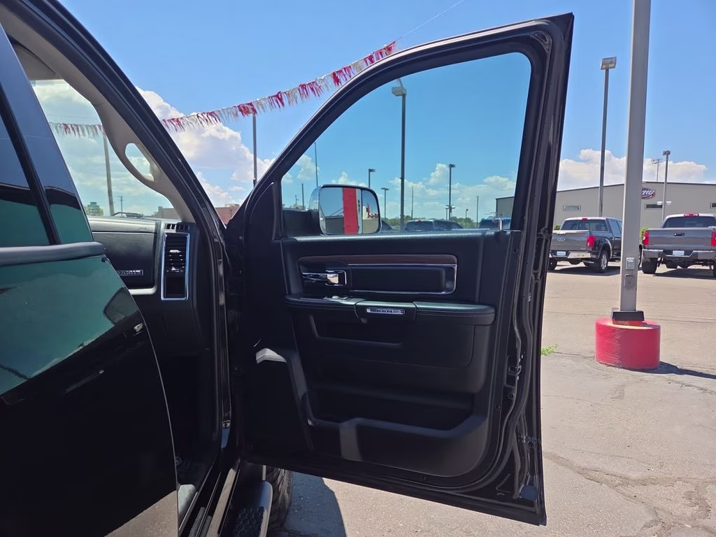2017 Brilliant Black Crystal Pearlcoat Ram 2500 Laramie 4X4 Truck