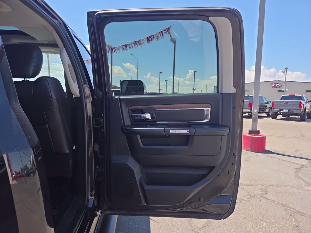 2017 Brilliant Black Crystal Pearlcoat Ram 2500 Laramie 4X4 Truck