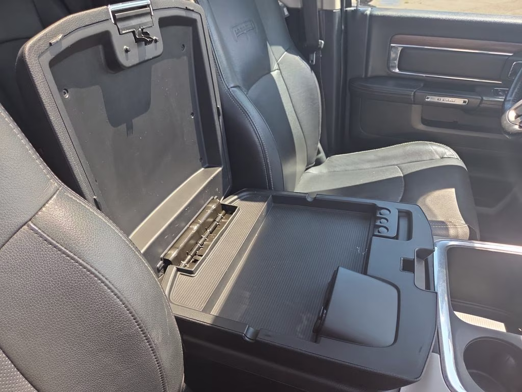 2017 Brilliant Black Crystal Pearlcoat Ram 2500 Laramie 4X4 Truck