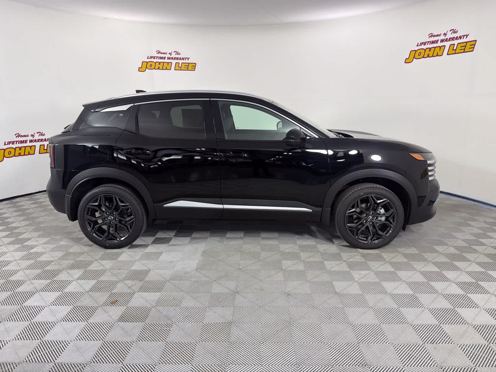 2026 Super Black Nissan Kicks SR FWD SUV