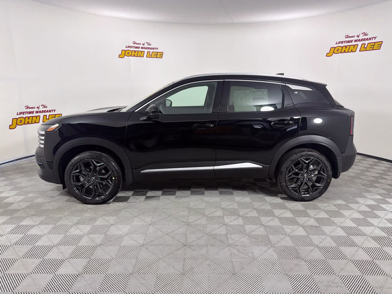2026 Super Black Nissan Kicks SR FWD SUV