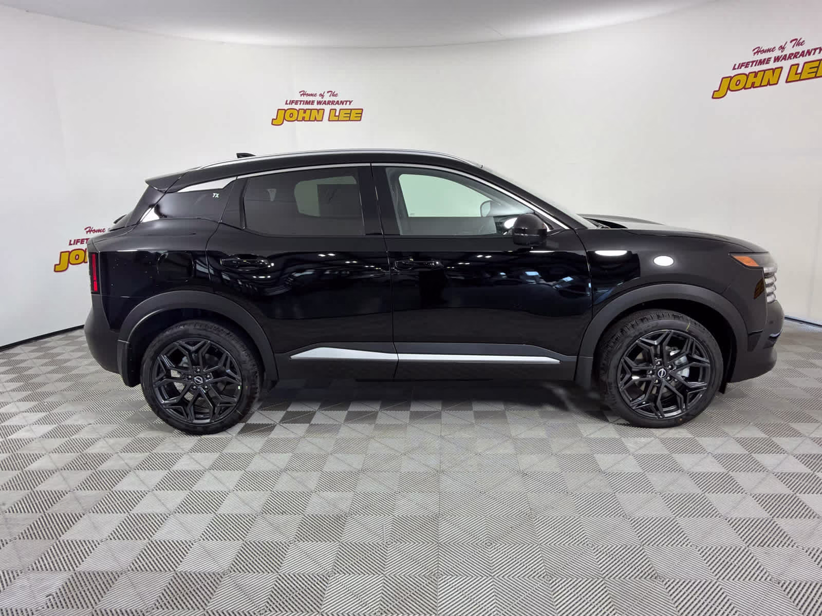 2026 Super Black Nissan Kicks SR FWD SUV