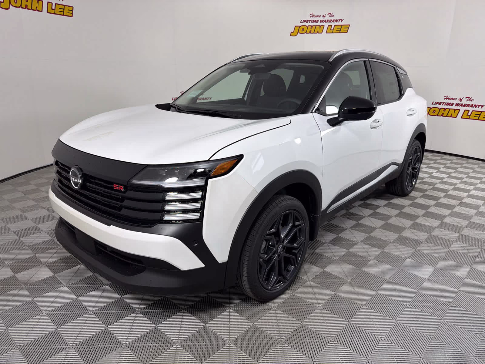 2026 Aspen White Tricoat/Super Black Nissan Kicks SR FWD SUV