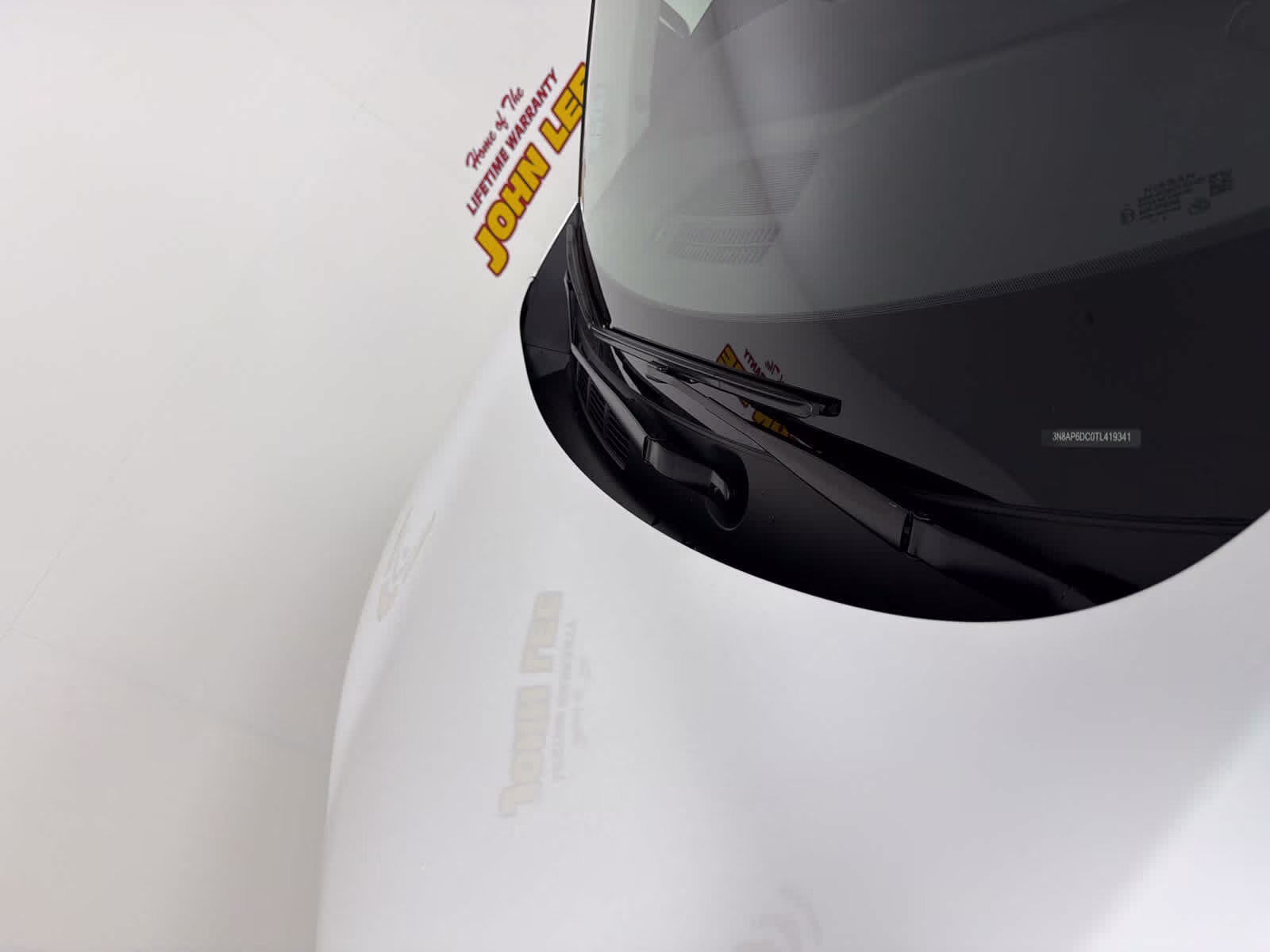 2026 Aspen White Tricoat/Super Black Nissan Kicks SR FWD SUV