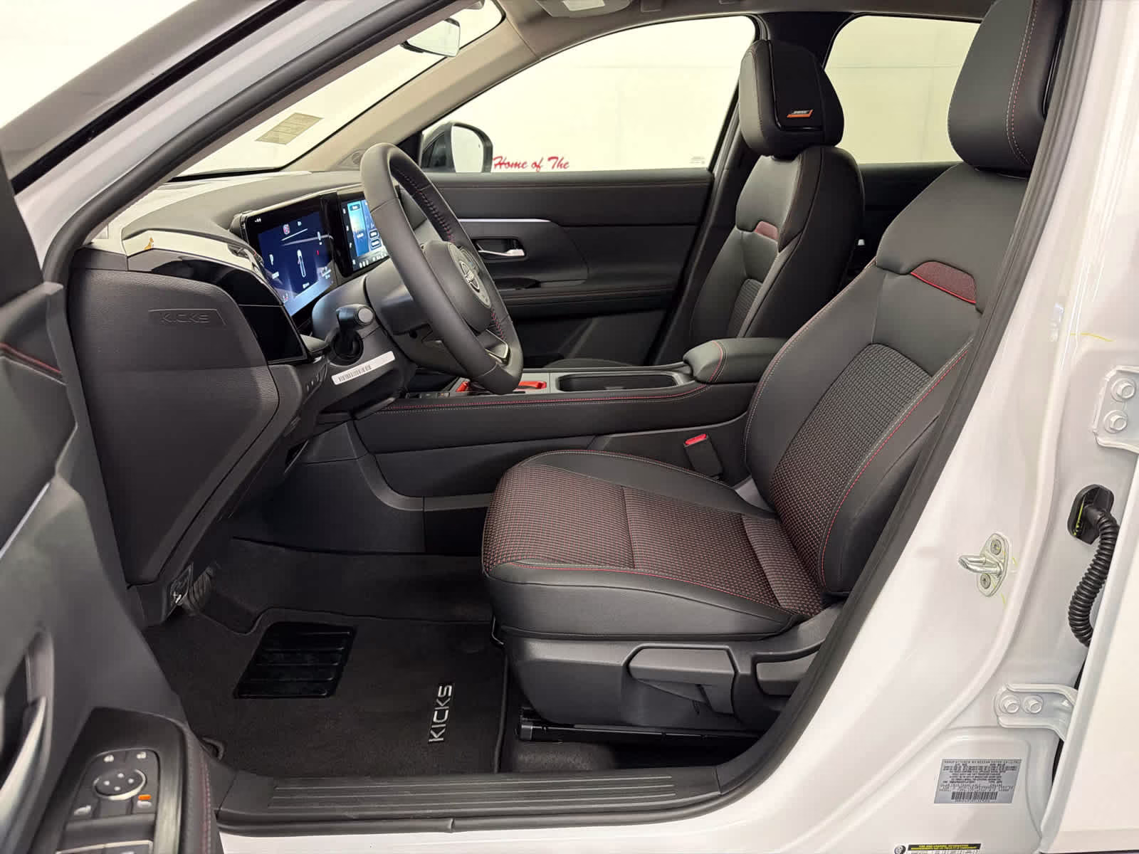 2026 Aspen White Tricoat/Super Black Nissan Kicks SR FWD SUV