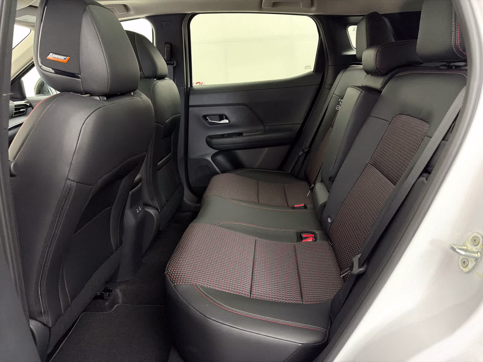 2026 Aspen White Tricoat/Super Black Nissan Kicks SR FWD SUV