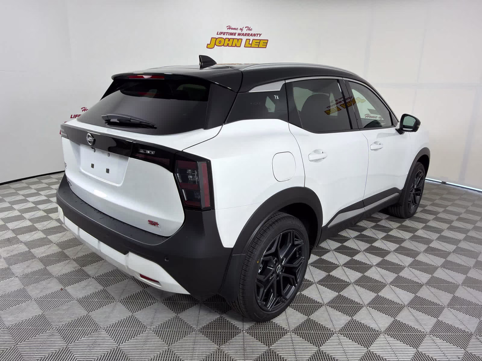 2026 Aspen White Tricoat/Super Black Nissan Kicks SR FWD SUV