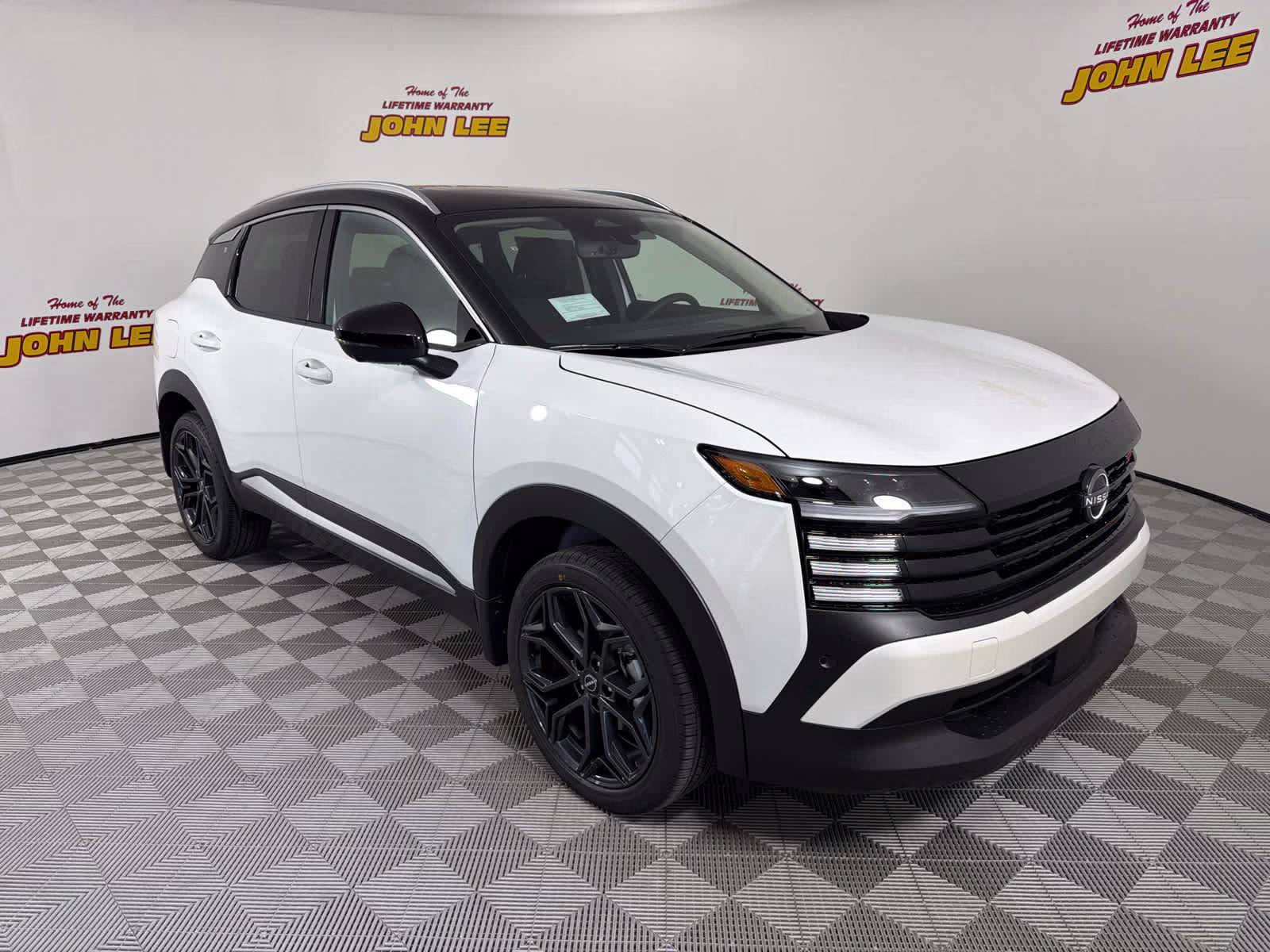 2026 Aspen White Tricoat/Super Black Nissan Kicks SR FWD SUV