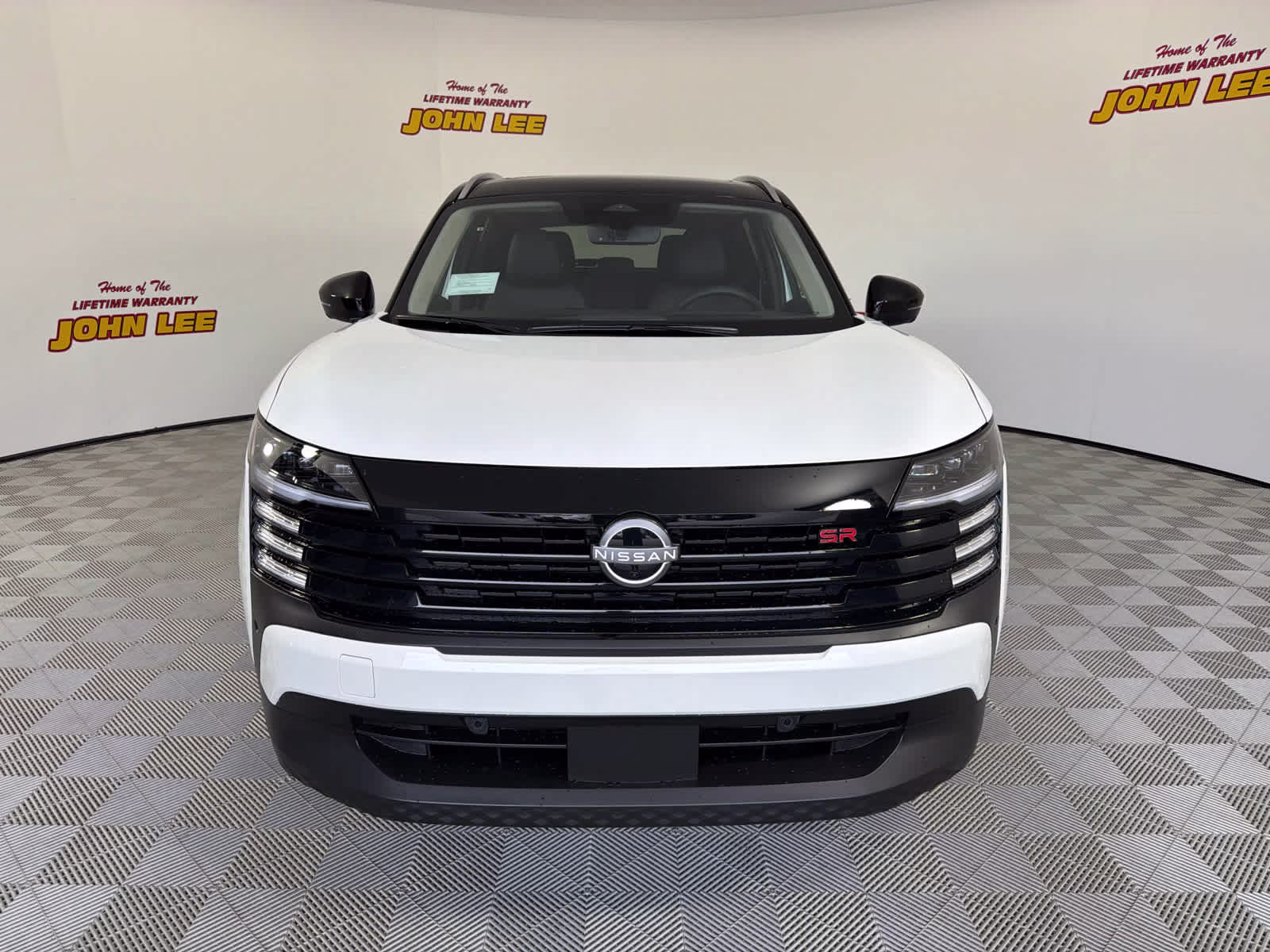 2026 Aspen White Tricoat/Super Black Nissan Kicks SR FWD SUV